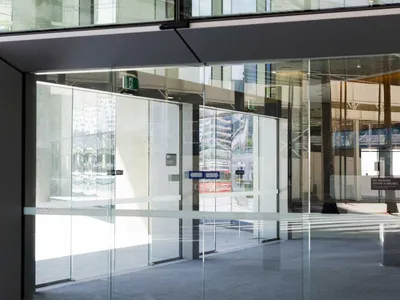 Ganzglas Automatik­schiebetür